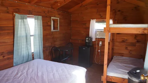 Standard Cabin — image 2 of 5