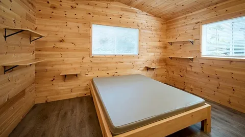Deluxe Cabin — image 2 of 8