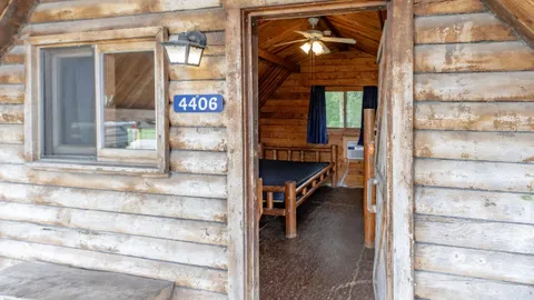 Small Cabin — image 8 of 8