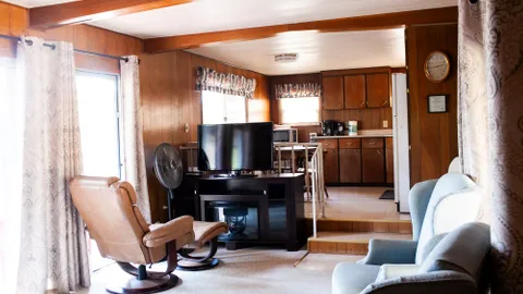 North Lakeview Cabin 8- 2bedrooms (1Q, 1Bunk,1Sofa) — image 2 of 8