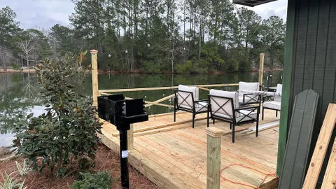 Pineapple Manor — image 2 of 12