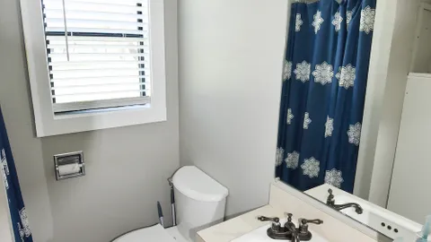Cabin 2 — image 6 of 6