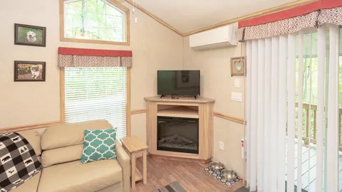 Cozy Deluxe Vacation Rentals — image 2 of 14
