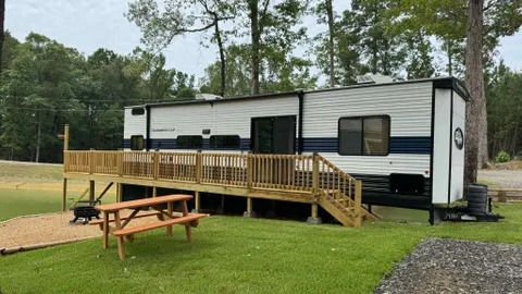Deluxe RV on Pond ~Sleeps 7 ~Dog Park ~Playground — image 1 of 8