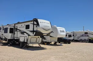 Totally Texas RV Park & Lodging - Basecamp – photo 2