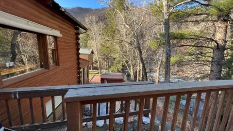 Cabin 16 Lodge Upstairs 2-Bedroom — image 1 of 6