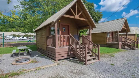 Small Cabin — image 2 of 10