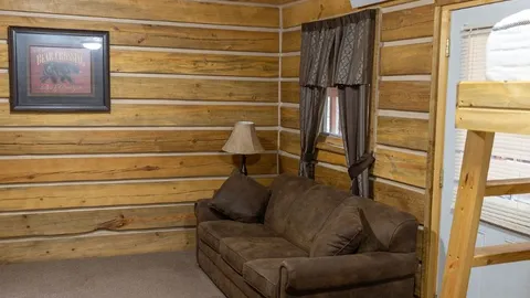 Deluxe Cabin - Sleeps 4 — image 8 of 8