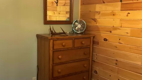 Beaver Den Lake House — image 2 of 11