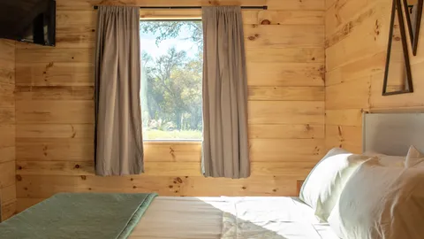 Hilltop Coyote Bubbly Cabin — image 2 of 11