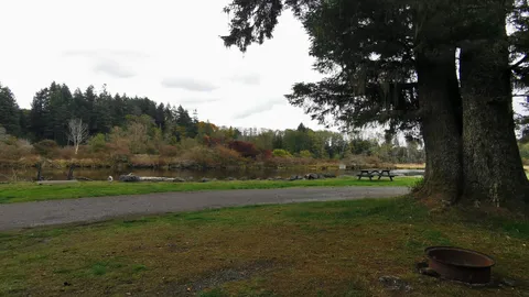 30 Amp Deluxe RV Site — image 8 of 8