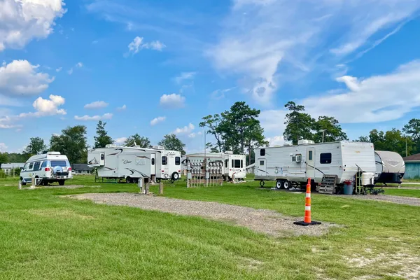 Dot’s Mobile Ranch – photo 1