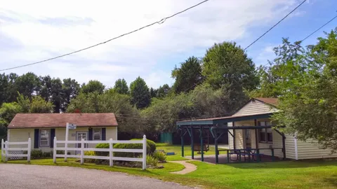 Cottage — image 1 of 7