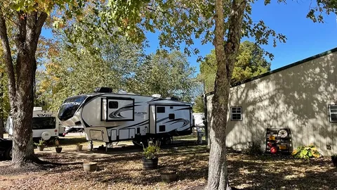 30/50 Amp 25' Max Trailer FHU RV Site — image 1 of 1
