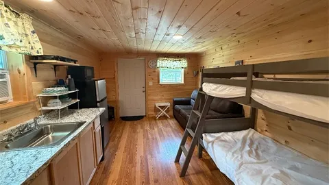 Gracie's Cabin — image 5 of 5