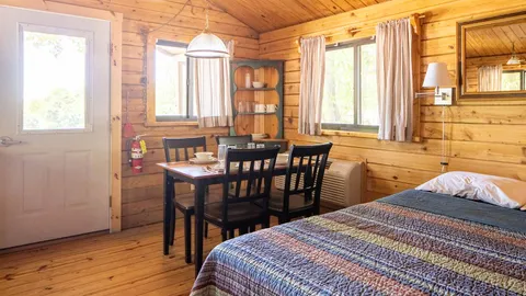Deluxe Cabin — image 2 of 11
