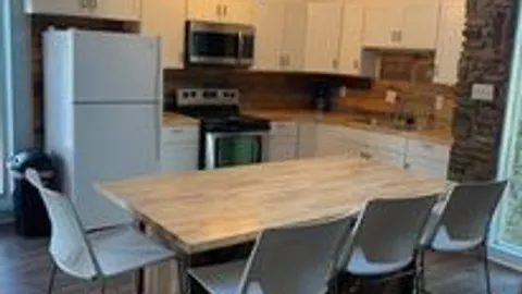 Deluxe Cabin — image 6 of 6