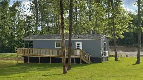Deluxe Cabin on Pond Sleeps 4 ~Wi-fi ~Smart TV~Pet — image 1 of 13