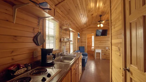 Pet Friendly Two Bedroom Cottage — image 2 of 5