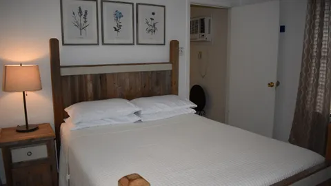 Cabin 4 — image 3 of 3