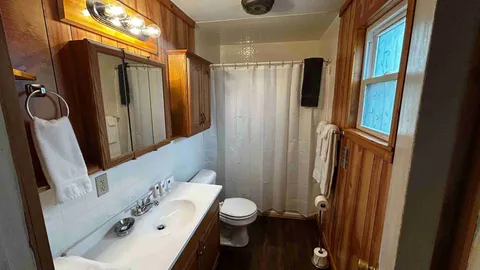 Lakeview Lodge (00) — image 2 of 8