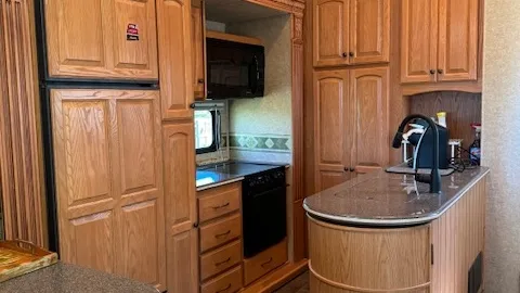5th wheel RV Rental Lot  10 — image 7 of 7
