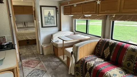Motor home — image 2 of 8