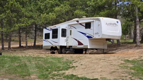 5th wheel camper with 4 slide outs — image 11 of 11