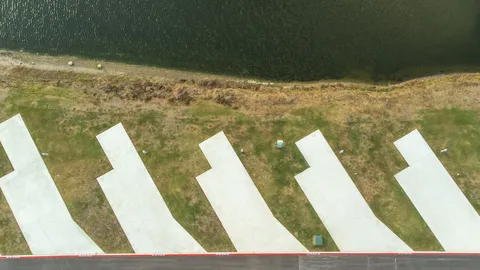Lakeside Elite Back-In RV Site — image 4 of 4