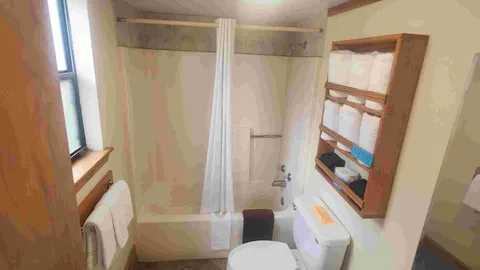 2 BR 8 Person River Front Cabin — image 6 of 6