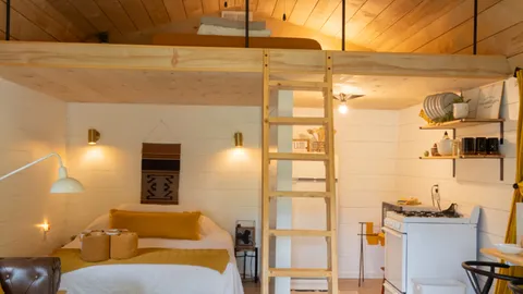 THE "MUSTARD SEED" CABIN — image 2 of 20