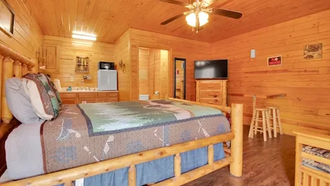 Studio Cabin — image 2 of 10