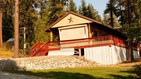 North Lakeview Cabin 8- 2bedrooms (1Q, 1Bunk,1Sofa) — image 1 of 8
