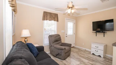 Standard Rental 1 Bedroom — image 2 of 11