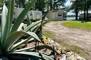 Inglis Lakeside RV Park – photo 4