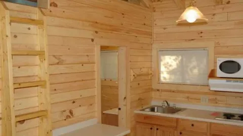 Deluxe Cabin — image 2 of 4