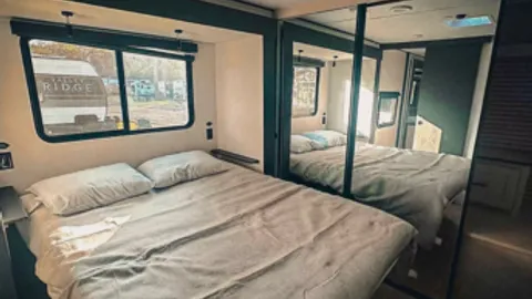 Valley Ridge Deluxe RV — image 6 of 6