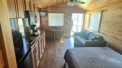 Deluxe Creekside Cabin — image 17 of 17