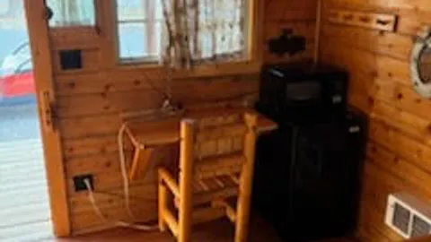 Kozy Kabin 1 - 1 Bedroom — image 2 of 5