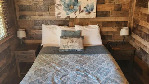 CAMPFIRE COTTAGE — image 2 of 7