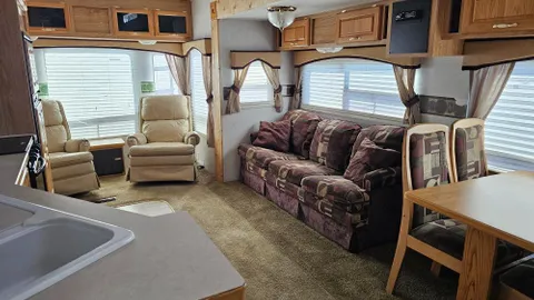 #13 Rental Trailer: Mirage 31’ — image 10 of 10