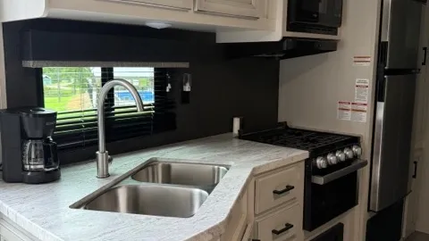 Franklin "RV for Rent" — image 2 of 8