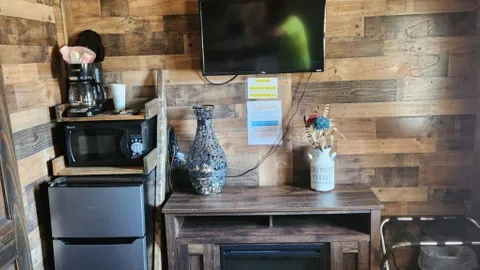 COUPLES CABIN — image 2 of 6