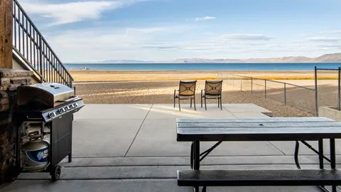Beach Hotel - Lake View Superior Suite (Sleeps 6) — image 2 of 9