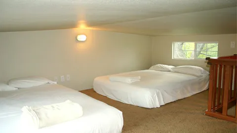 Deluxe 1 Bedroom Cabin — image 9 of 9