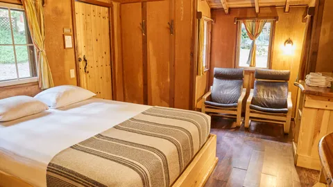 One Room Cabin with Two Queen Beds — image 2 of 9