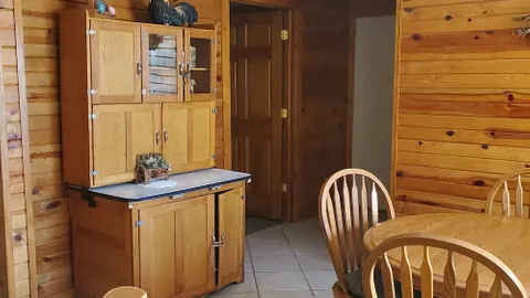 The Suite Room 5 — image 2 of 4