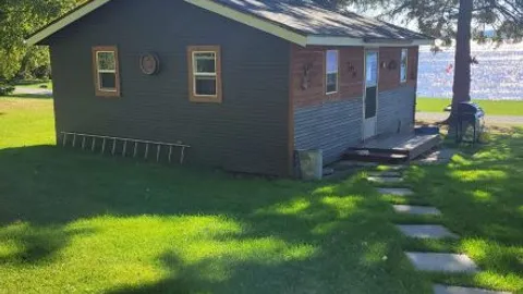Cabin #4 - Deluxe 2 Bedroom Lakefront Cabin w/ 2 Doubles, 1 Single, and 1 Bunk — image 1 of 21