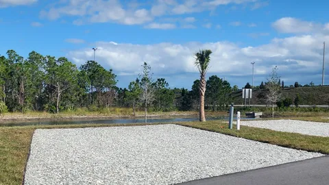 Long Back-In with Pond View — image 6 of 6