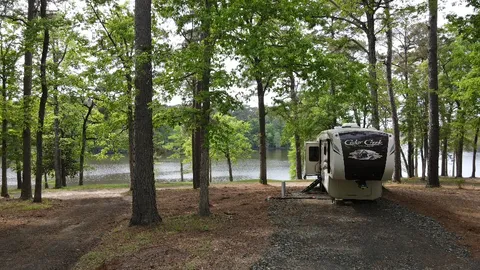 30/50 Amp Deluxe Hill Top RV Site — image 1 of 2